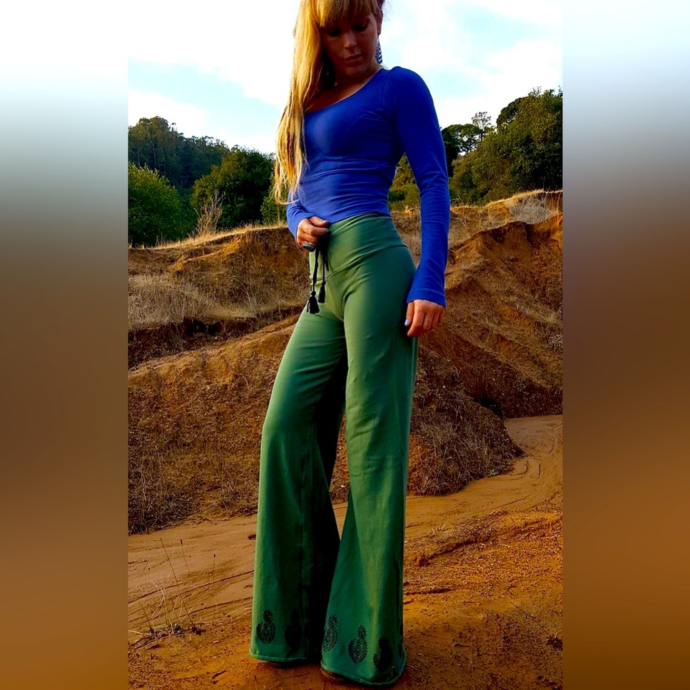 Long sleeved crop top and Wonderstruck pants - set by Herban Devi - Black